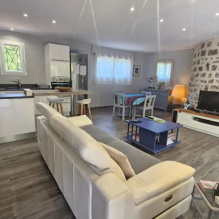Holiday home 3 Pieces Climatisee, Terrasse, Piscine, Proche Commerces Et Centre-ville - - Fr-1-780-64 *