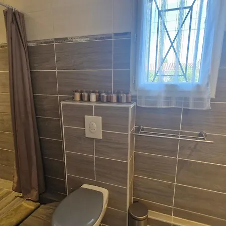3 Pieces Climatisee, Terrasse, Piscine, Proche Commerces Et Centre-ville - - Fr-1-780-64 * Sainte-Maxime