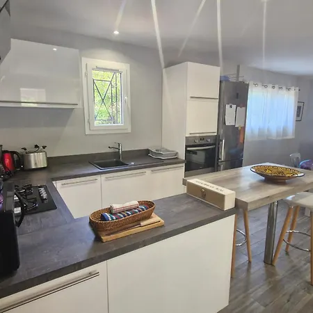 Holiday home 3 Pieces Climatisee, Terrasse, Piscine, Proche Commerces Et Centre-ville - - Fr-1-780-64 *