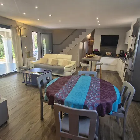 Holiday home 3 Pieces Climatisee, Terrasse, Piscine, Proche Commerces Et Centre-ville - - Fr-1-780-64 *
