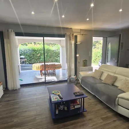 Holiday home 3 Pieces Climatisee, Terrasse, Piscine, Proche Commerces Et Centre-ville - - Fr-1-780-64 *